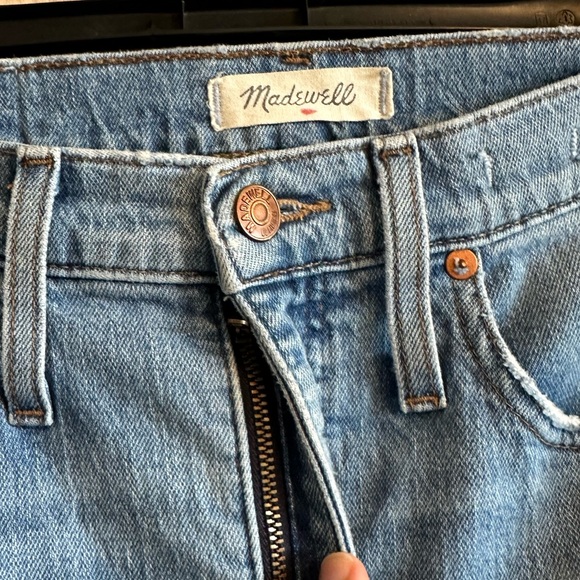Madewell Classic Straight Jeans in Meadowland Wash - Picture 5 of 9
